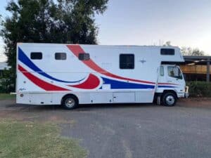 2007 4/5 Horse Truck with Living & storage