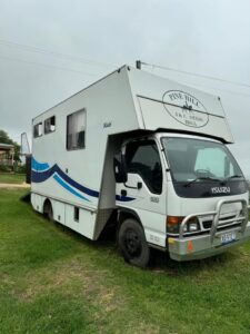 The Ultimate Ladies 3 Horse Truck
