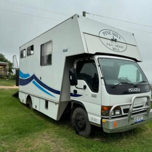 The Ultimate Ladies 3 Horse Truck