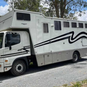 2021 Hino 4 Horse truck with living